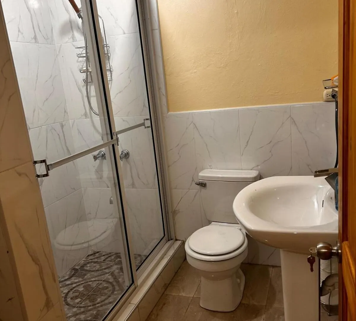 Luxury Struan Castle Hill Condo Kupuis